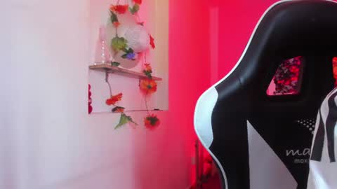 scarlett_lune online show from July 1, 12:37 pm