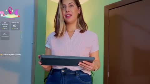 Scarlett online show from March 5, 5:42 pm