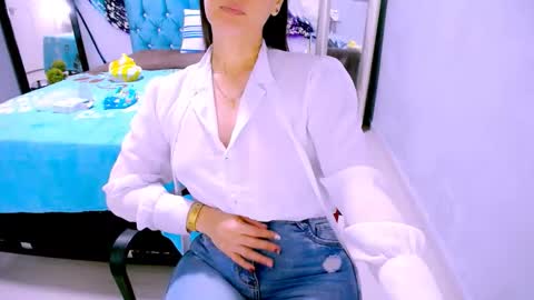 scarlet online show from February 9, 1:35 pm