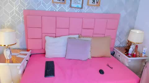 scarlett_vixen7 online show from December 18, 7:51 pm