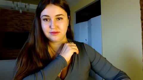 Elizabeth  online show from December 5, 11:33 am