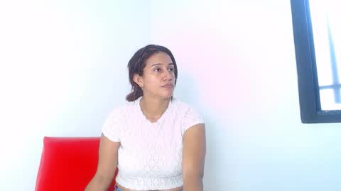 Estefany online show from March 1, 1:22 pm