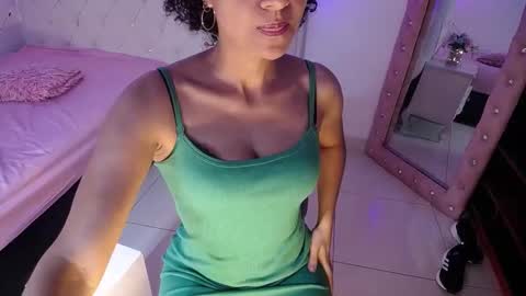 Snapshot of seductress_malia chatting on October 14, 1:35 pm seductress_malia online show from October 14, 1:35 pm