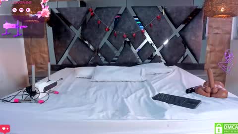 selene__lopez_ online show from March 6, 8:26 pm