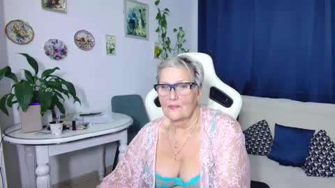 Selenna online show from December 20, 7:18 pm