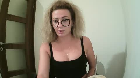 Snapshot of selenna_emma843468 chatting on September 24, 7:24 pm Selenna online show from September 24, 7:24 pm