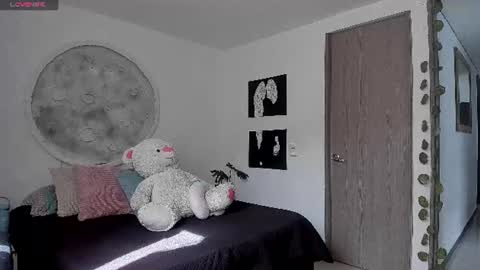 Selyn online show from June 25, 7:59 pm