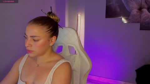 Selyn online show from December 2, 1:01 pm