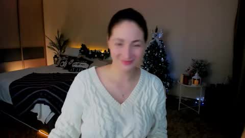 sensitiveheartt online show from December 14, 8:03 pm