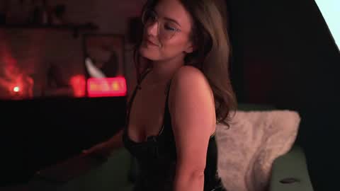 Jasmine online show from April 19, 6:10 pm