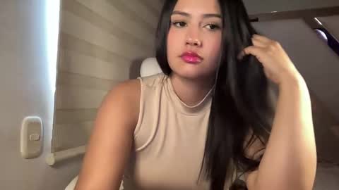 Snapshot of sensual_little_angel chatting on December 21, 8:32 pm Nataly online show from December 21, 8:32 pm