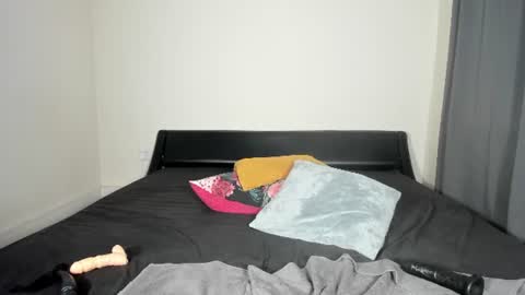 senzual_naughtyx online show from July 11, 5:02 pm