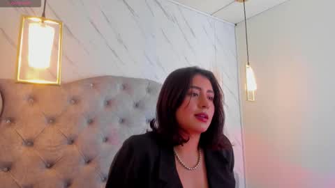  Serena  online show from November 18, 7:59 pm