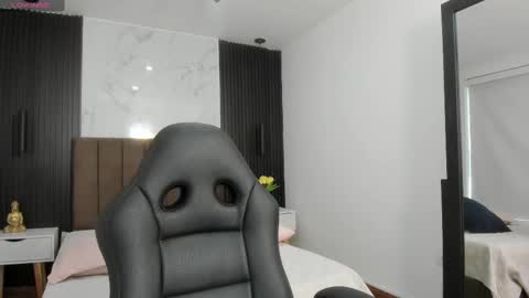 Serene online show from September 18, 1:20 pm