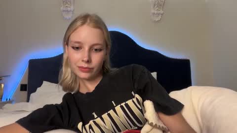 Ellie Mia online show from February 6, 4:54 pm