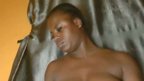 sexy_petitqueen online show from June 2, 4:35 am