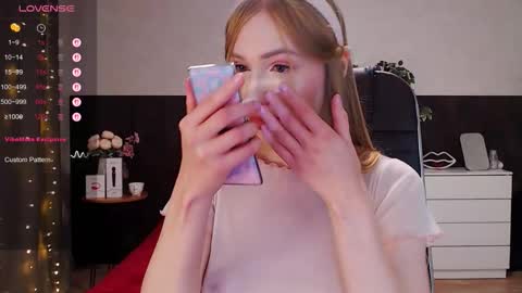 Annie - Your Dream Girl online show from September 13, 1:35 am