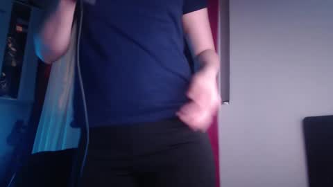 Snapshot of sexy_slimm25 chatting on March 8, 4:58 pm Slimm online show from March 8, 4:58 pm