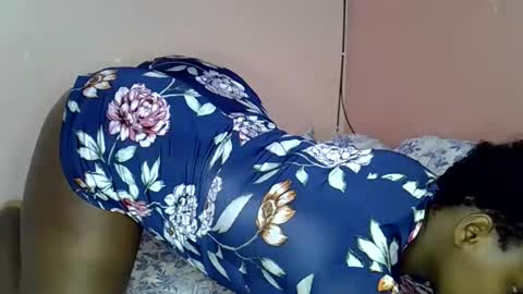 sexy_smiley12 online show from March 3, 9:21 pm