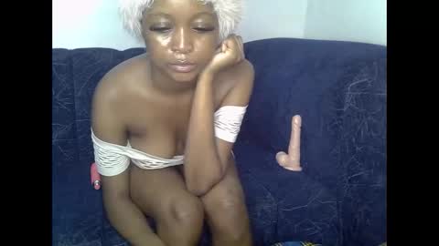 sexyasspetitte_ online show from May 23, 12:31 am