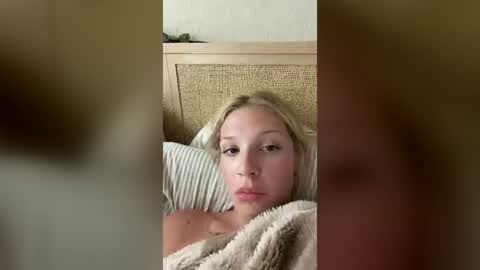 sexyblondepussyeater online show from August 7, 9:33 pm