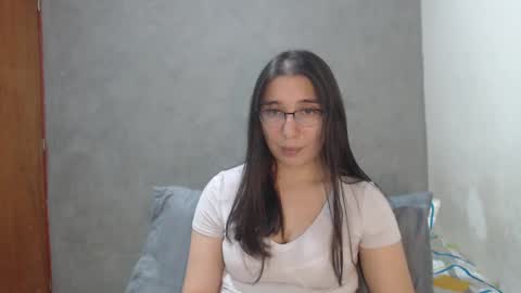 Coralinne online show from December 5, 9:50 pm