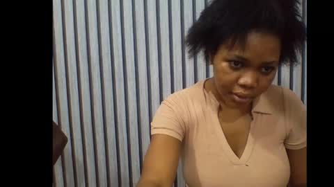 Snapshot of sexyeye368293 chatting on October 12, 1:52 am sexyeye368293 online show from October 12, 1:52 am