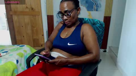 sexyhanny4u online show from May 5, 4:43 pm