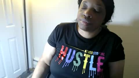 SexyMona online show from April 18, 10:40 am