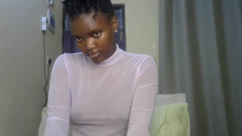 Snapshot of sexypetite_lee chatting on January 16, 5:53 am Lee online show from January 16, 5:53 am