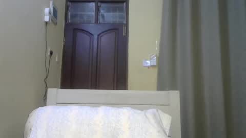 Snapshot of sexypetite_lee chatting on January 11, 6:03 am Lee online show from January 11, 6:03 am