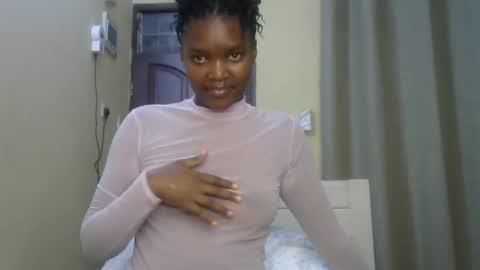 Snapshot of sexypetite_lee chatting on January 5, 6:56 pm Lee online show from January 5, 6:56 pm