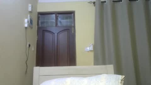 Snapshot of sexypetite_lee chatting on January 7, 7:06 pm Lee online show from January 7, 7:06 pm