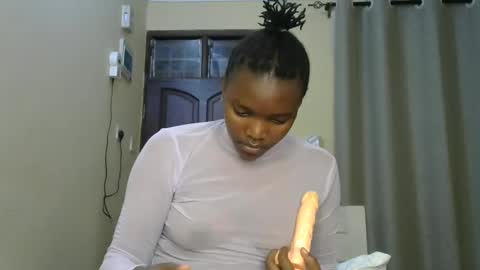 Snapshot of sexypetite_lee chatting on December 18, 6:14 pm Lee online show from December 18, 6:14 pm