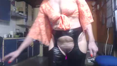 Silvie online show from May 18, 1:39 pm
