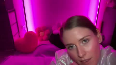 shadebabe online show from May 25, 6:34 am