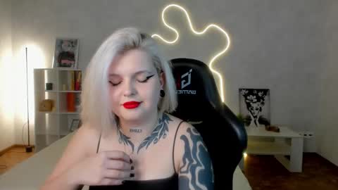 Lana online show from November 9, 8:10 am