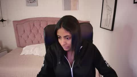 shanelle online show from November 18, 3:18 am