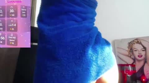 Snapshot of shantalhot69 chatting on December 4, 1:42 pm Shantal  online show from December 4, 1:42 pm