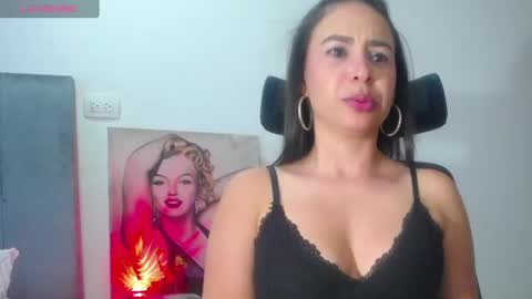 Snapshot of shantalhot69 chatting on January 15, 10:57 pm Shantal  online show from January 15, 10:57 pm