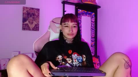 sharaross1 online show from April 18, 7:58 pm