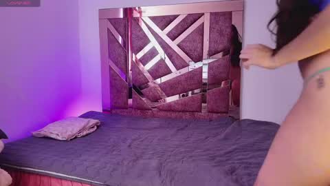 SHARONDELUXE online show from April 20, 4:10 pm