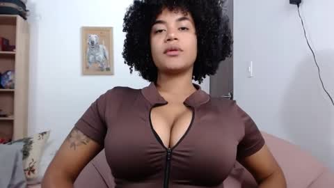 Snapshot of sheilamakano70 chatting on February 19, 11:25 pm Sheila Makano online show from February 19, 11:25 pm