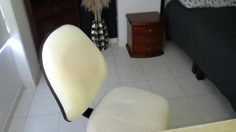 sheryl_jones online show from April 14, 4:51 pm