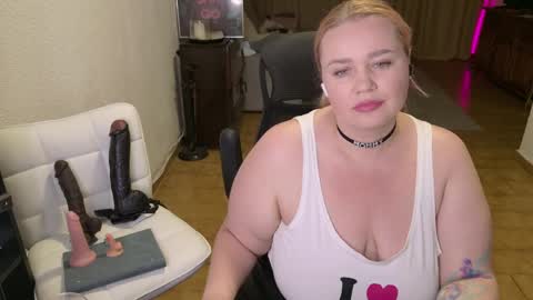 Mimi   online show from April 3, 6:17 pm