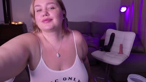 Mimi   online show from March 8, 6:35 pm