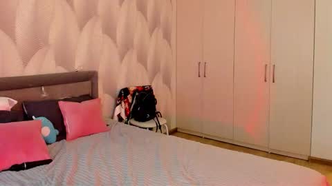 Mika online show from December 2, 3:19 am