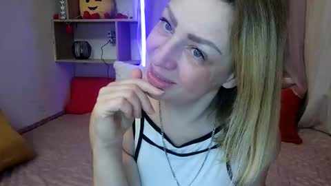 shy_girl80 online show from February 6, 9:29 pm