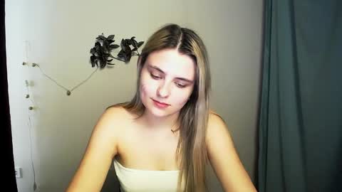 shy_sabrina_ online show from May 13, 4:35 pm