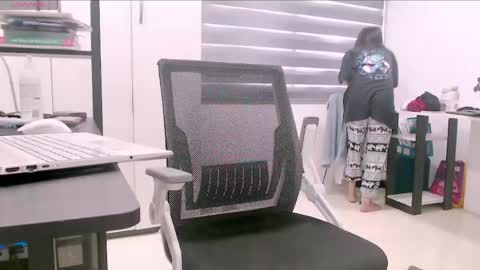 Shyn online show from April 19, 4:23 am